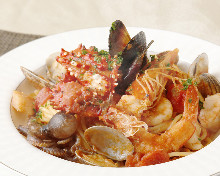 Seafood pasta with tomato sauce