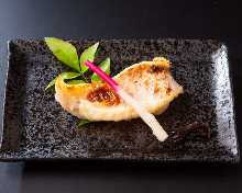 (Other grilled fish) Grilled silver fish with brown sugar and soy sauce (varies depending on the month)