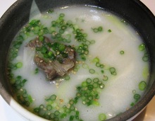 Gomtang soup
