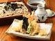 Tenzaru (cold buckwheat noodles served with assorted tempura)