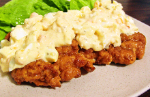 Fried chicken with vinegar and tartar sauce