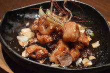 Grilled pieces of stuffed intestine