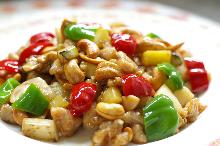 Stir-fried chicken and cashew nuts