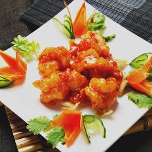 Stir-fried shrimp in chili sauce