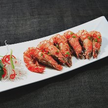 Stir-fried spicy whole shrimp
