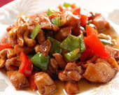 Stir-fried chicken and cashew nuts