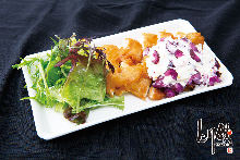 Fried chicken with vinegar and tartar sauce