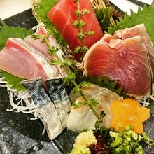 Assorted sashimi