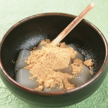 Warabimochi (bracken-starch dumpling covered in sweet, toasted soybean flour)