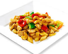 Stir-fried chicken and cashew nuts