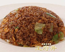 Fried rice with beef and lettuce