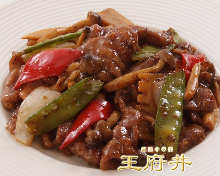 Stir-fried beef with black peppers