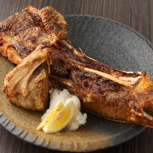 Salted and grilled tuna collar meat