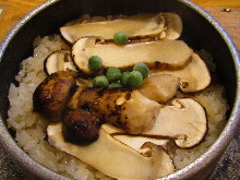 Matsutake kamameshi (pot rice)