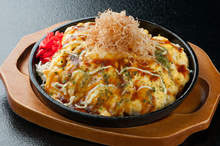 Tonpei-yaki (stir-fried cabbage and meat topped with egg)