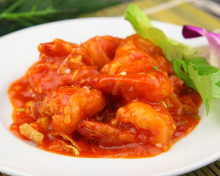 Stir-fried shrimp in chili sauce