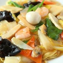 Yakisoba noodles with seafood