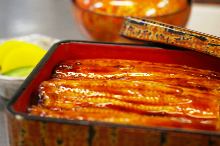 Eel served over rice in a lacquered box