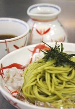 Tea-flavored buckwheat noodles