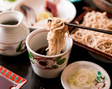 Buckwheat noodles served on a bamboo strainer