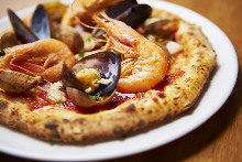 Pescatora pizza