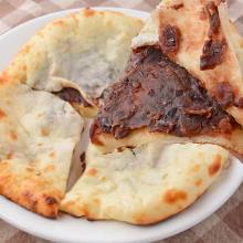 Sweet red bean paste naan