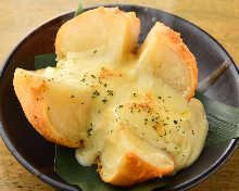 Steamed potatoes with butter