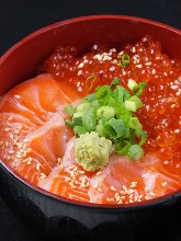 "Oyako" salmon roe and Japanese salmon rice bowl