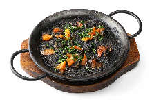 Squid ink paella