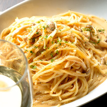 Pasta with cream of sea urchin