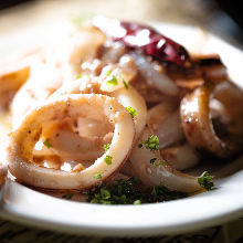 Stir-fried squid with garlic