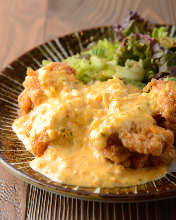 Fried chicken with vinegar and tartar sauce