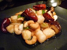 Stir-fried chicken and cashew nuts