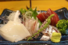 Assorted sashimi