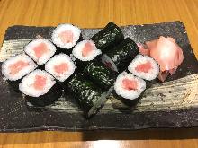 Tuna sushi rolls