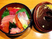 Chirashi sushi