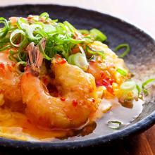 Stir-fried shrimp in chili sauce