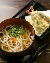 Wheat noodles with shrimp tempura