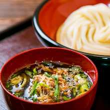 Chilled udon with meat