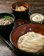 Chilled wheat noodles with duck