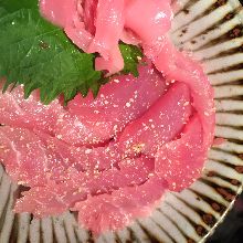 Raw tuna rice bowl