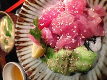 Raw tuna rice bowl