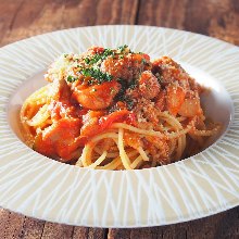 Tomato sauce pasta with vegetables