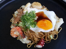 Yakisoba noodles with seafood