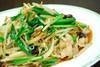 Stir-fried garlic chives and bean sprouts