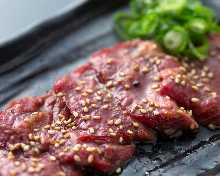 Skirt steak with green onion and salt