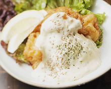 Fried chicken with vinegar and tartar sauce