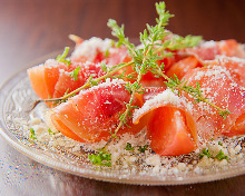 Tomato and raw ham salad