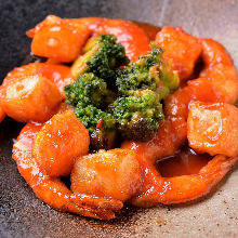 Stir-fried shrimp in chili sauce