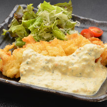 Fried chicken with vinegar and tartar sauce